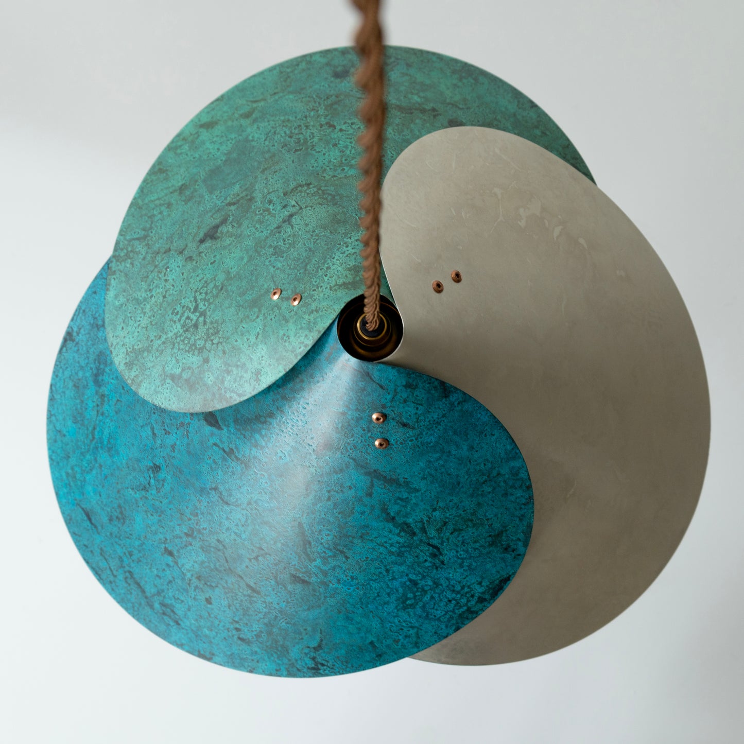 Pendant light_Embrace (3 blades) [Made to order] 